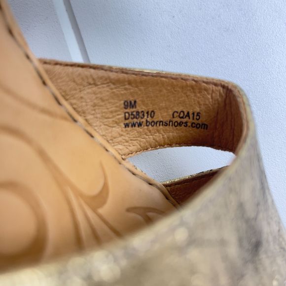 Born Du Jour Metallic Gold Cork Wedge Sandals D58310 9M Retail $100.00 - Picture 8 of 8